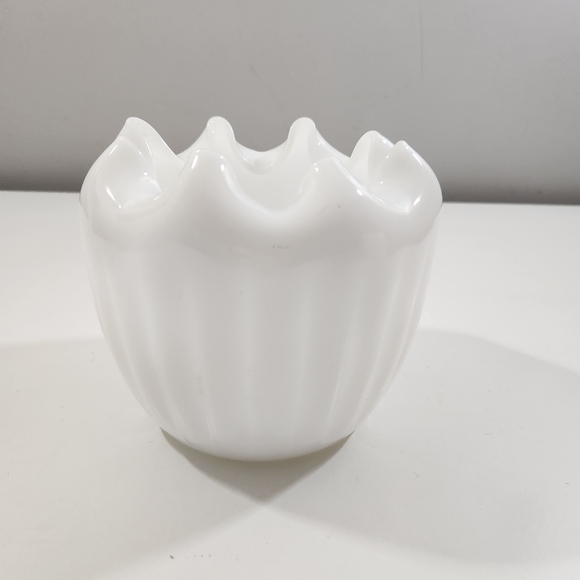 Vintage Ruffle Pinched Milkglass Planter Set Of 2 - Picture 2 of 4
